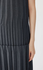 Dress / JNBY Elegant Pleated Maxi Dress