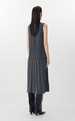 Dress / JNBY Elegant Pleated Maxi Dress