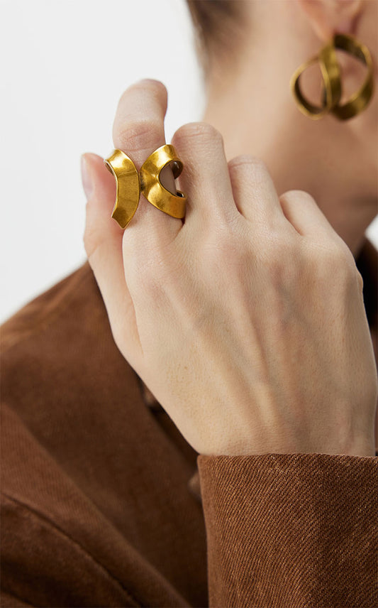 Accessories / JNBY Heritage-Inspired Twisted Loop Ring