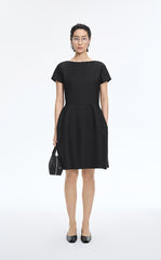 Dress / JNBY Sleek Boat Neck S-Line Dress