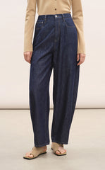 Pants / LESS Relaxed Curved Leg Jeans