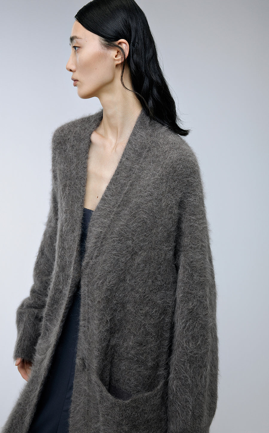 Sweater / JNBY Relaxed V-neck Alpaca Wool Cardigan