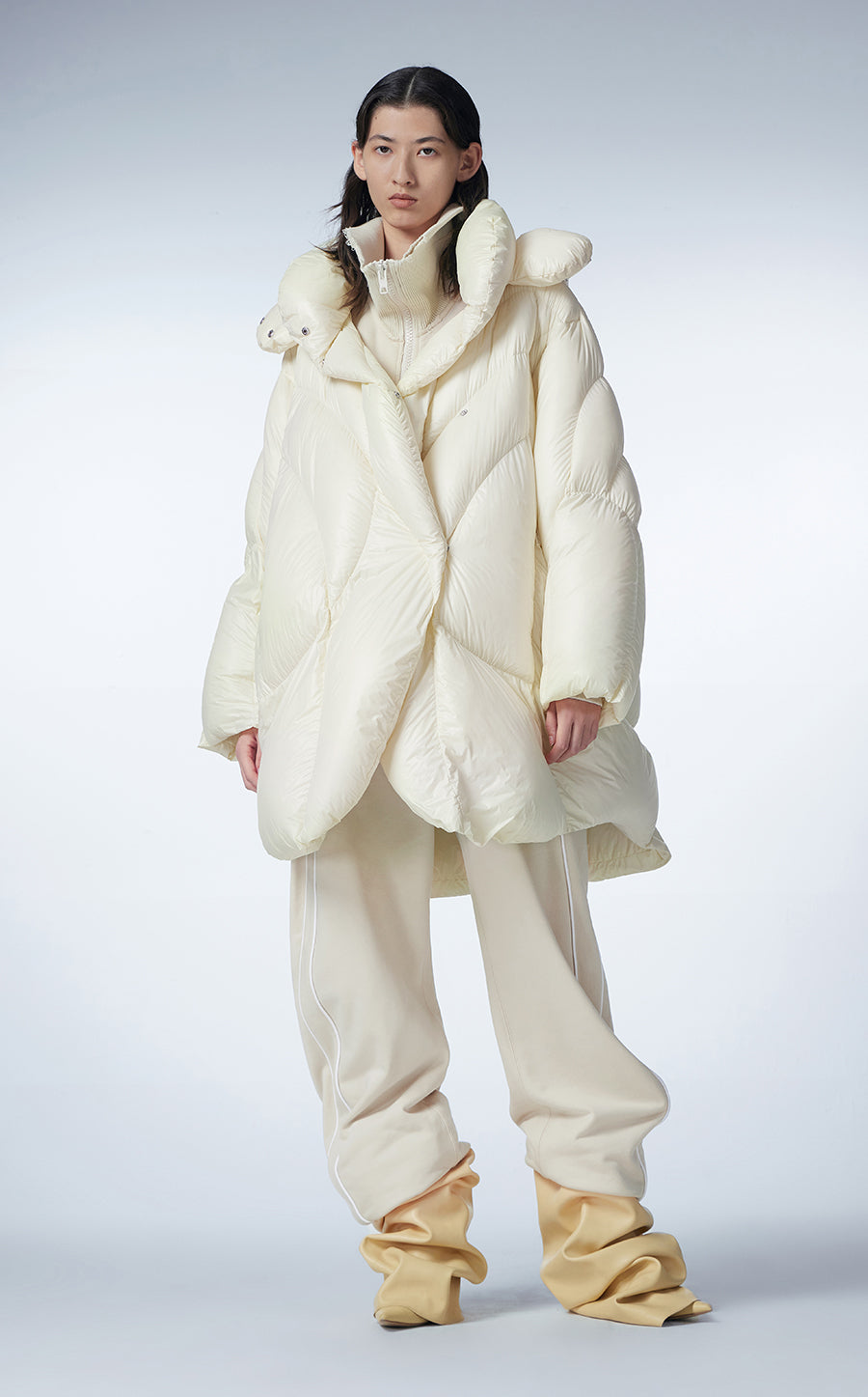 Coat / JNBY Curved Quilt Hooded Down Coat