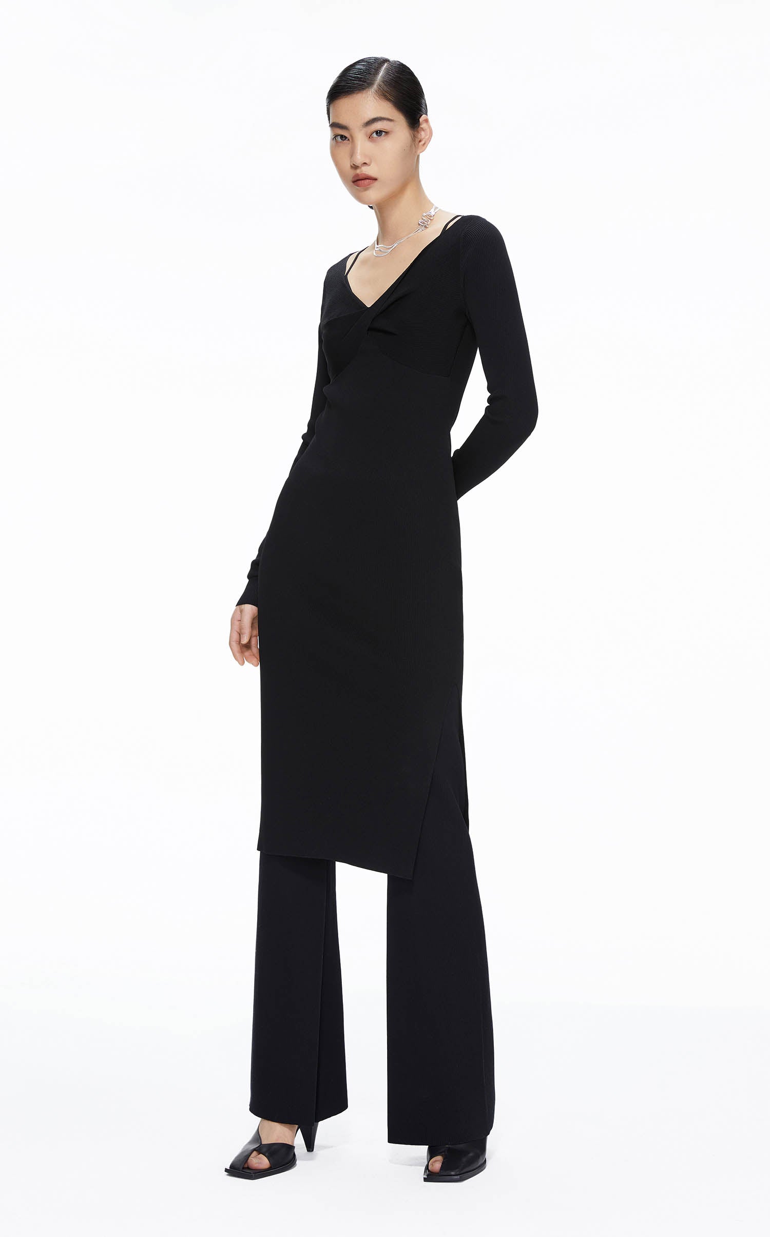 Dresses / JNBY Slim Fit V-Neck Long Sleeve Knitted Dress