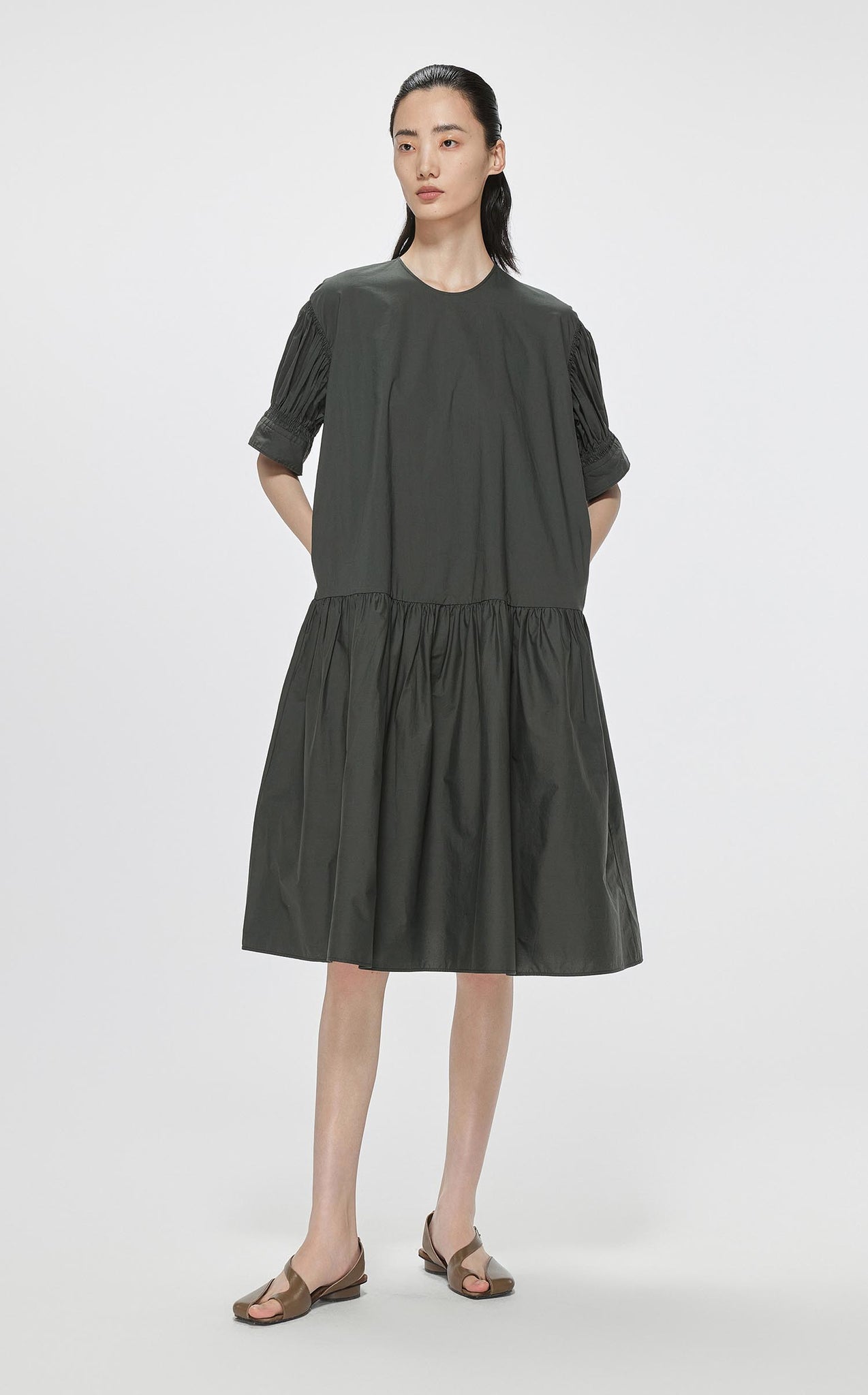 Dresses / JNBY Oversize Mid-Sleeve Pleated Dress (100% Cotton)