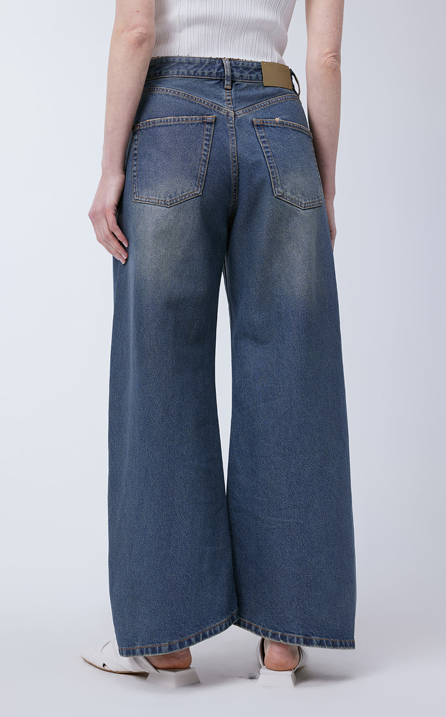 Pants / JNBY Relaxed Cotton Track Jeans