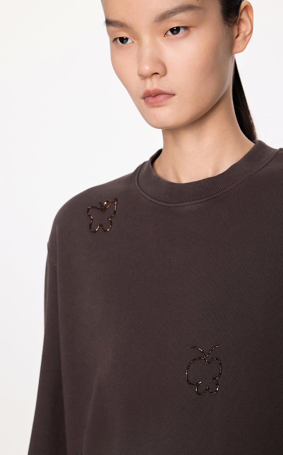 Sweatershirt / JNBY Relaxed Butterfly-embellished Crew-neck Sweatshirt