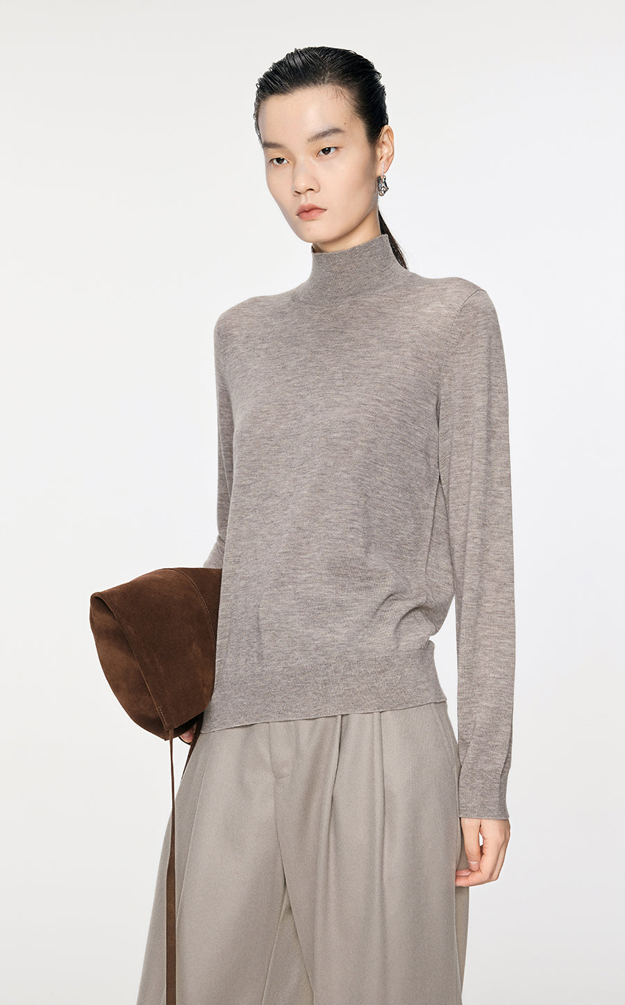 Sweater / JNBY Ultra-Fine Knit Semi-High Neck Pullover