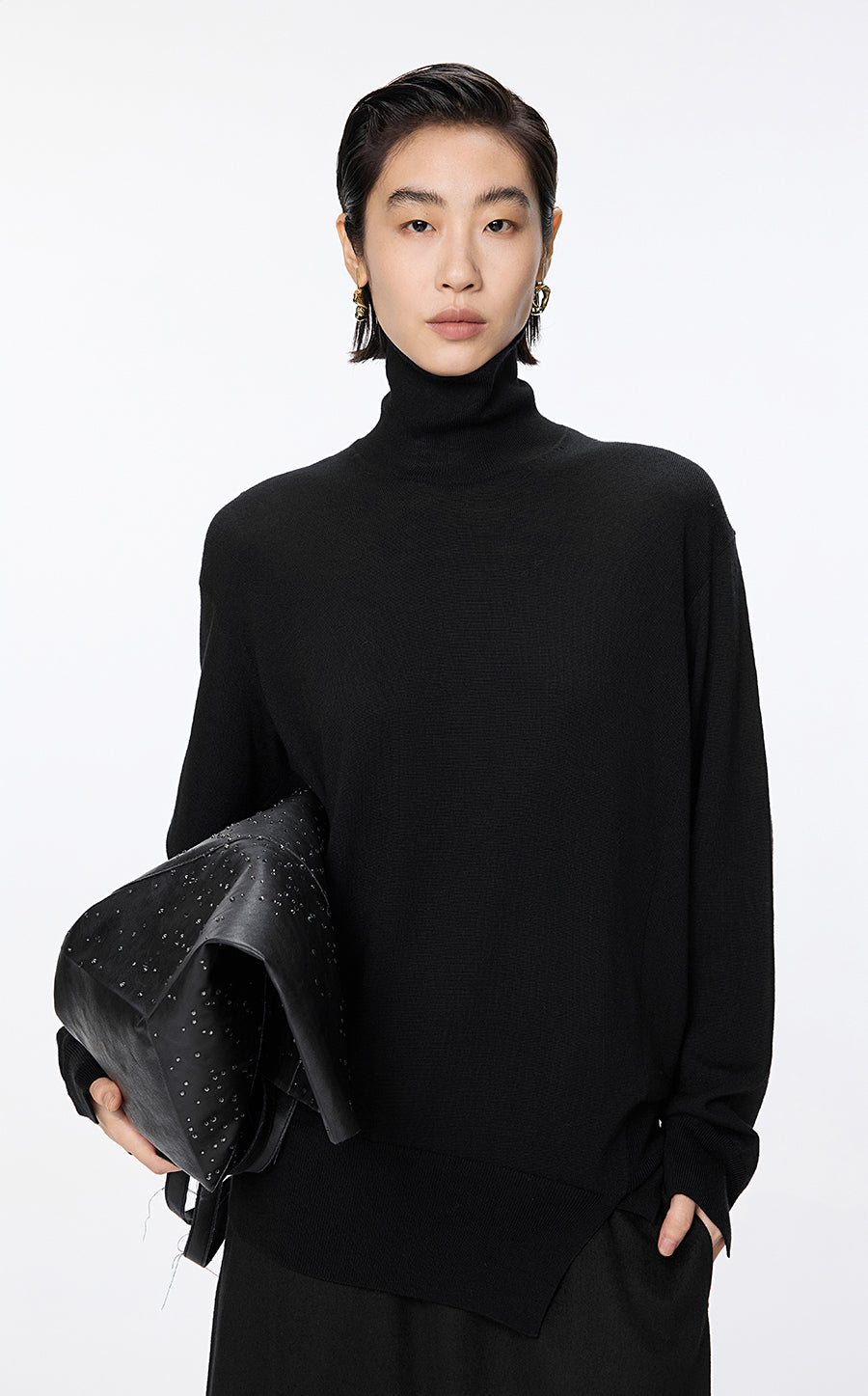 Sweater / JNBY Fine Knit High Neck Irregular Sweater