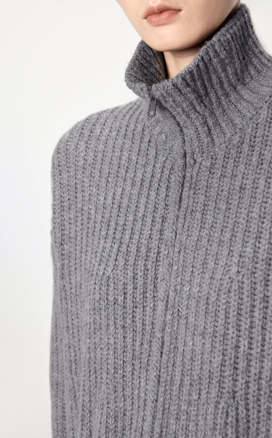 Sweater / JNBY Oversized Short-Cut Wool Sweater