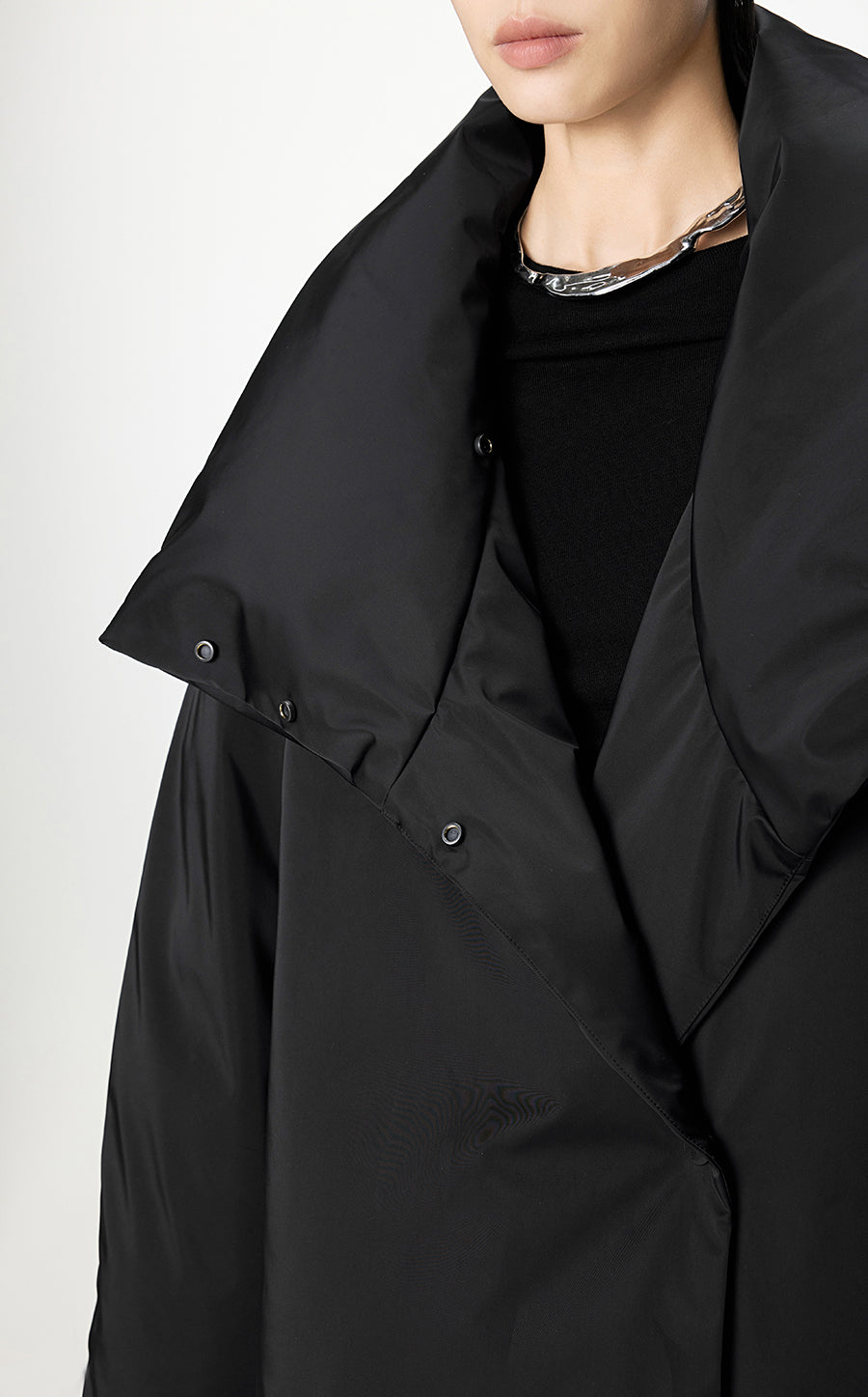 Coat / JNBY Relaxed Satin Long Down Coat