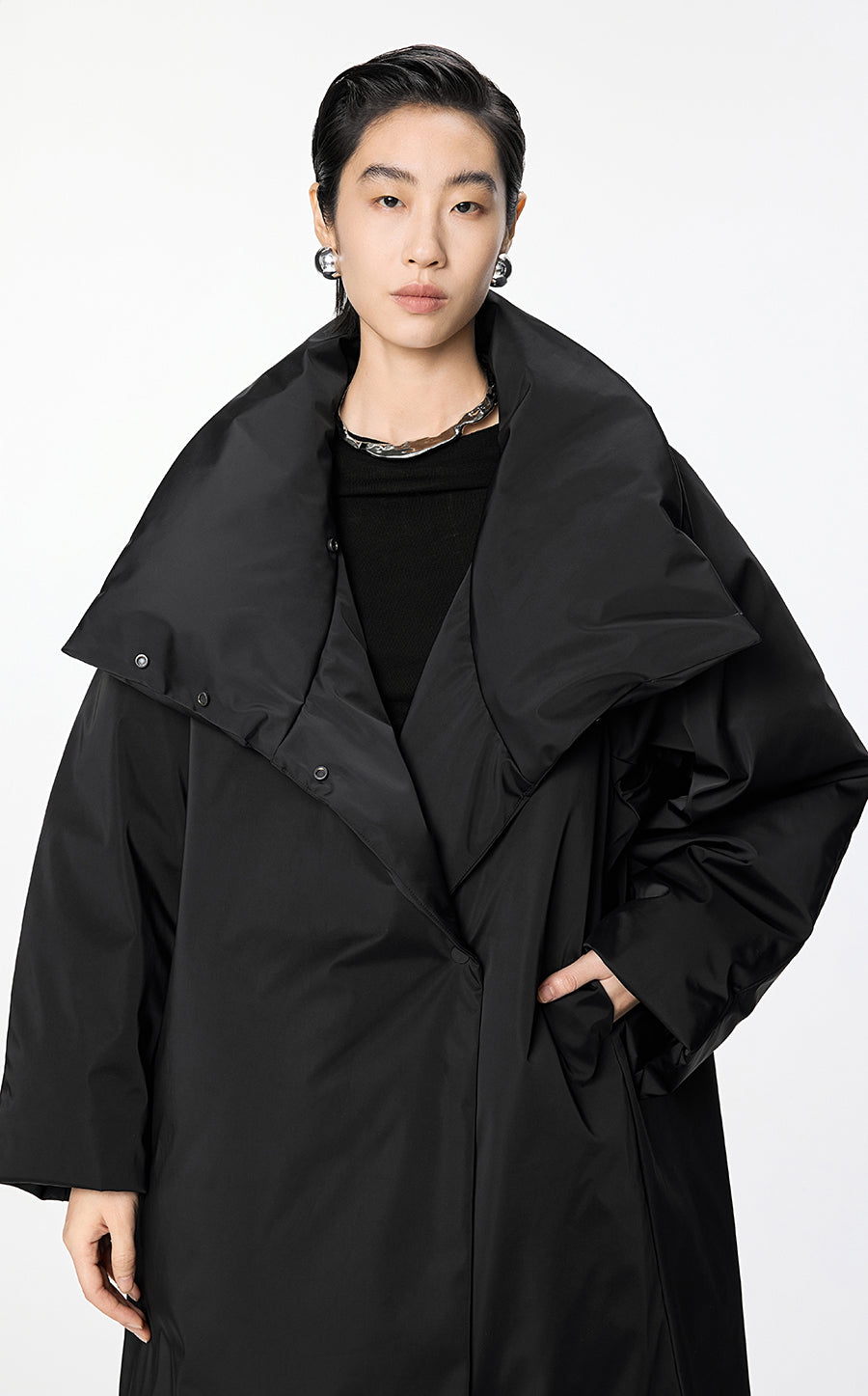 Coat / JNBY Relaxed Satin Long Down Coat