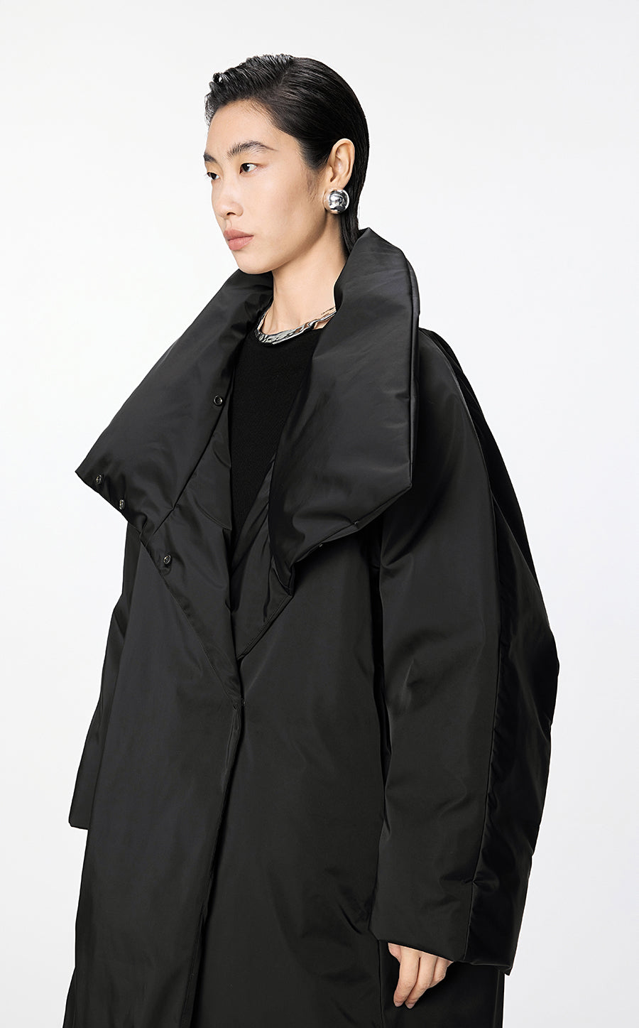 Coat / JNBY Relaxed Satin Long Down Coat