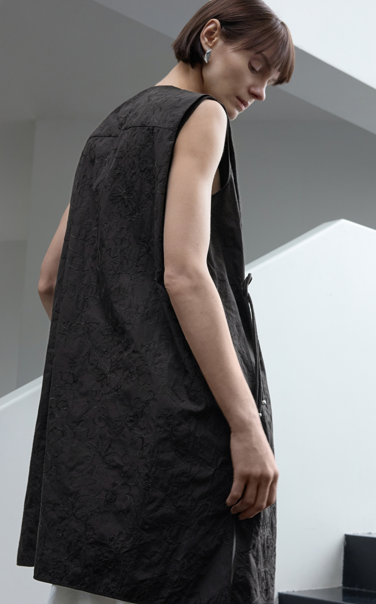Dress / JNBY Floral Embroidered Cotton Sleeveless Dress
