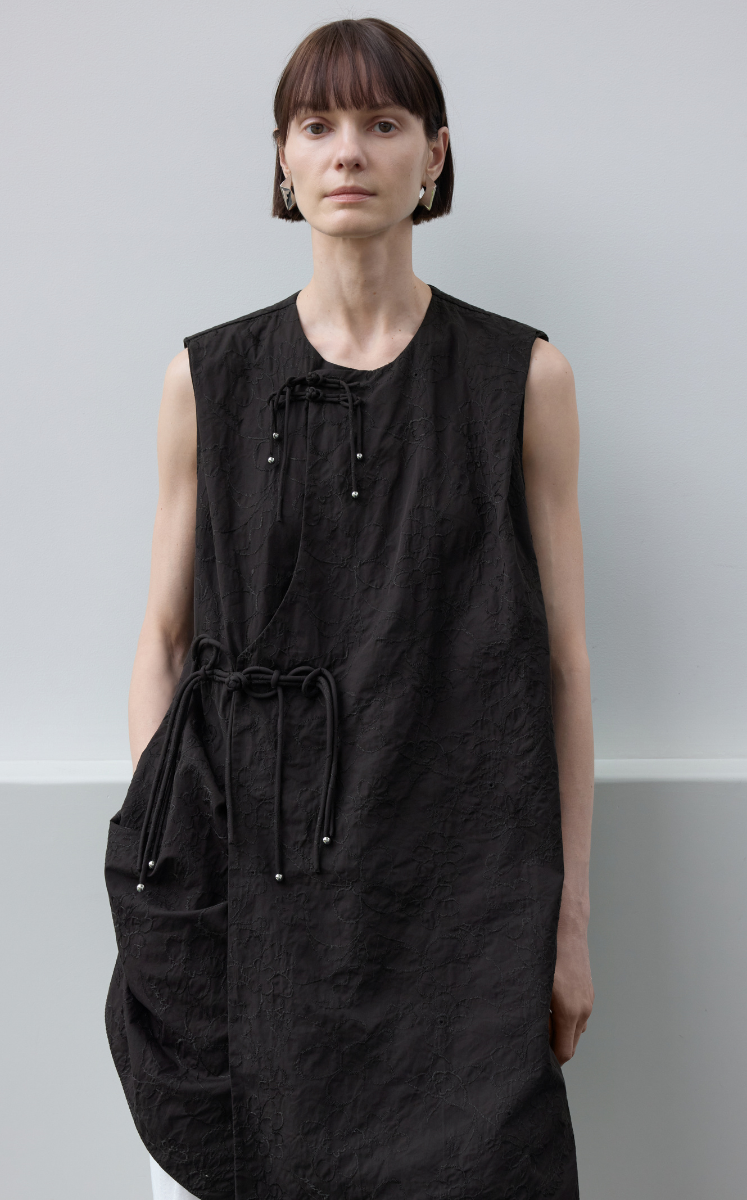 Dress / JNBY Floral Embroidered Cotton Sleeveless Dress