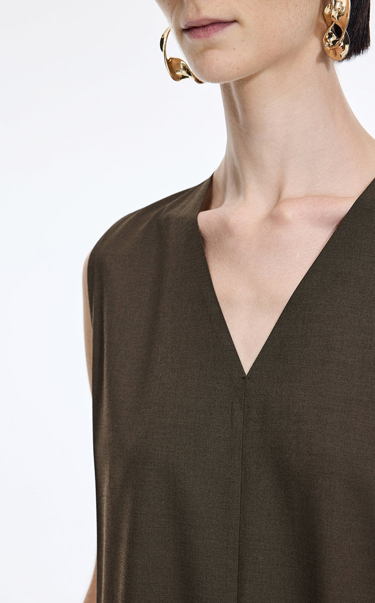 Dress / JNBY V-Neck Pleated Maxi Dress