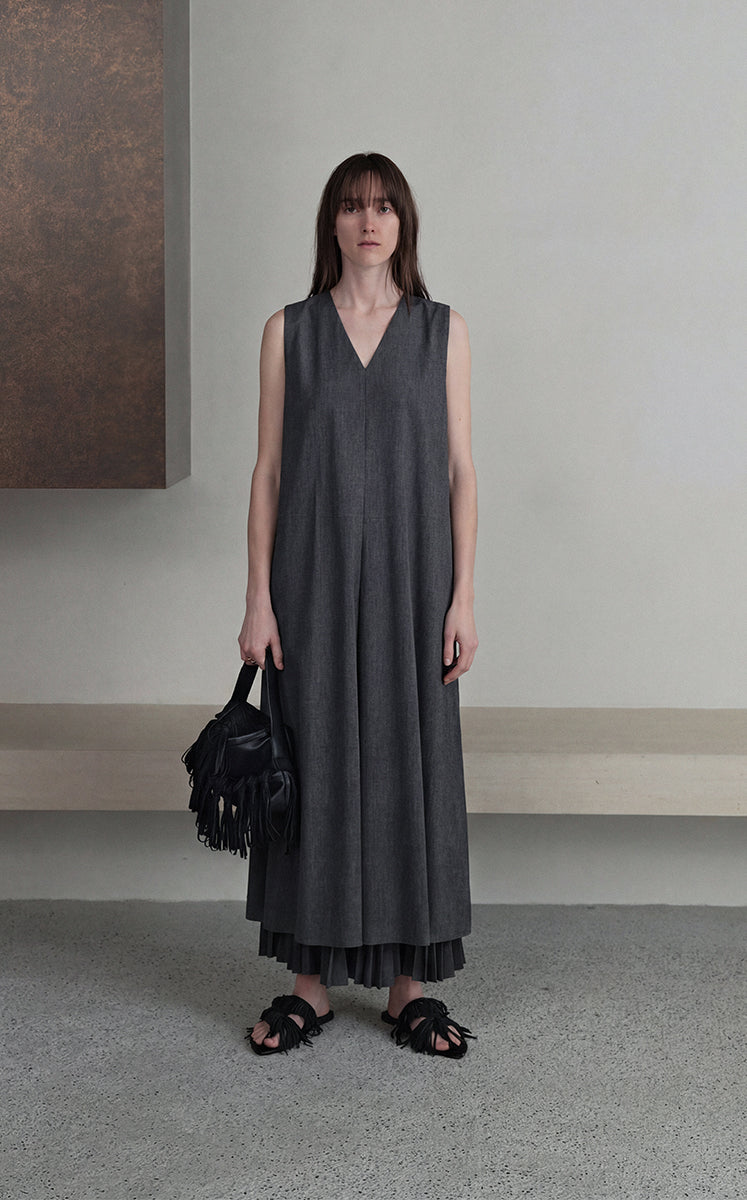 Dress / JNBY V-Neck Pleated Maxi Dress