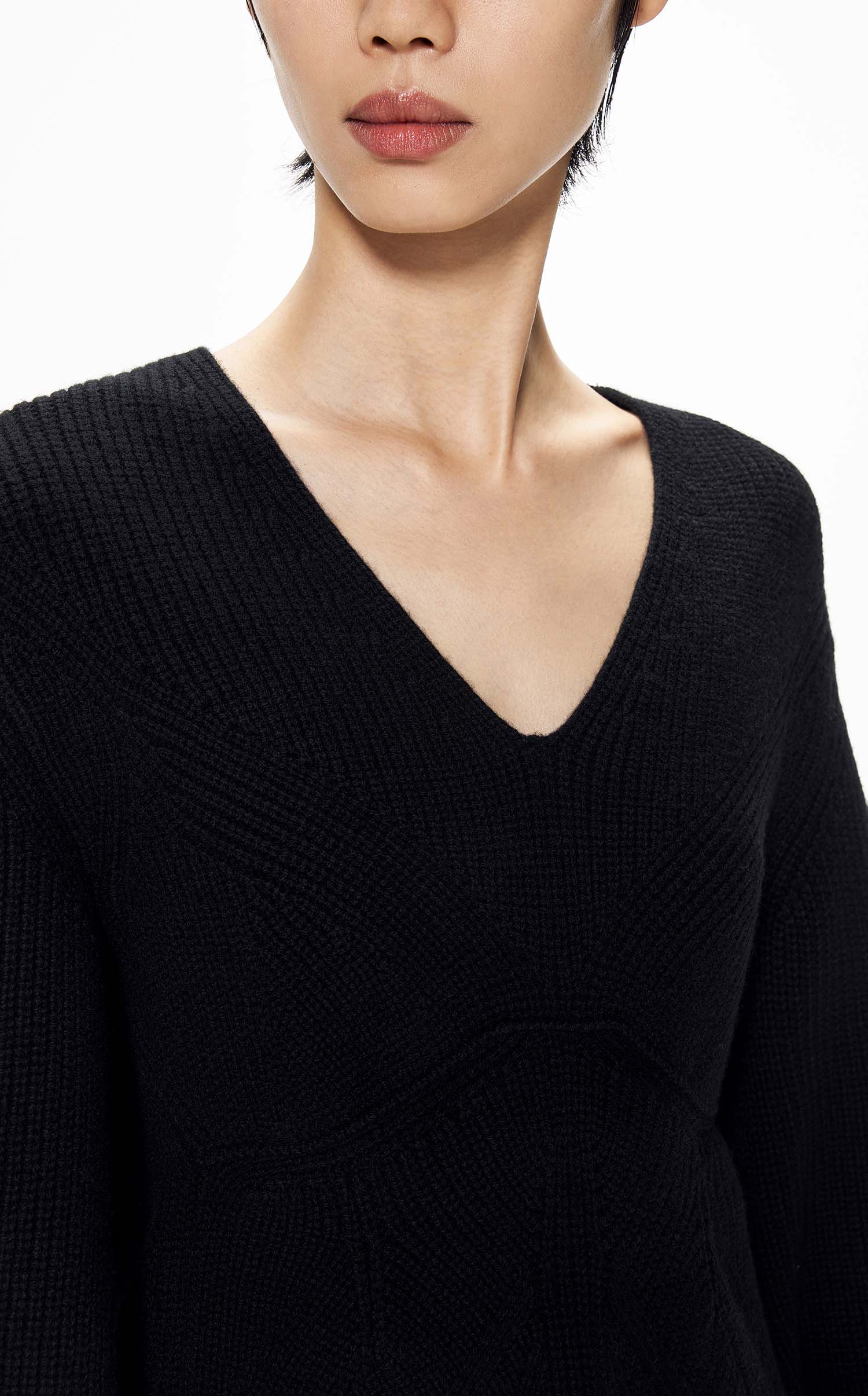 Sweaters / JNBY V-Neck Long Sleeve Pullover Sweater