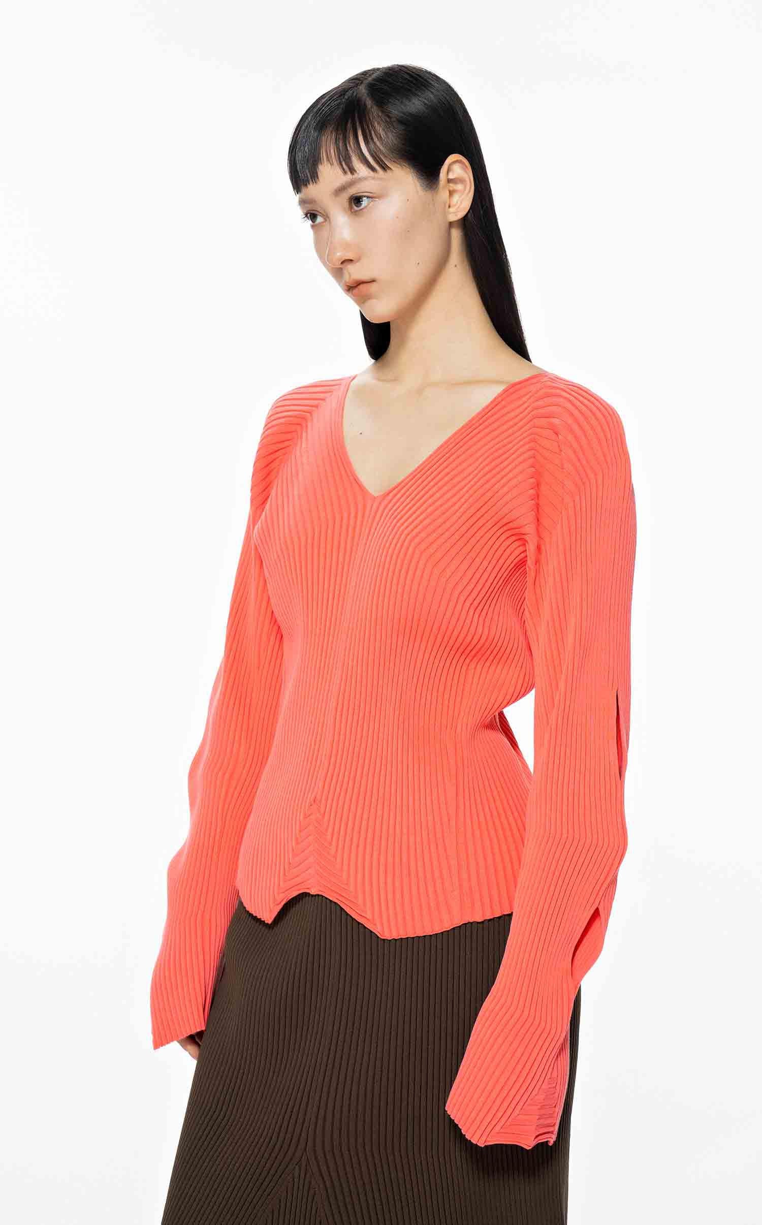 Sweaters / JNBY Irregular Hem V-Neck Long Sleeve Pullover