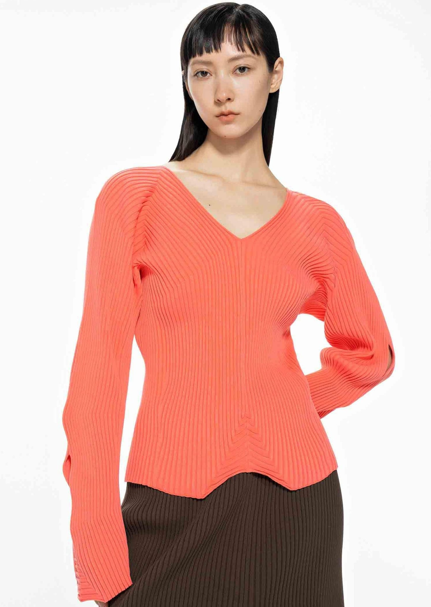 Sweaters / JNBY Irregular Hem V-Neck Long Sleeve Pullover
