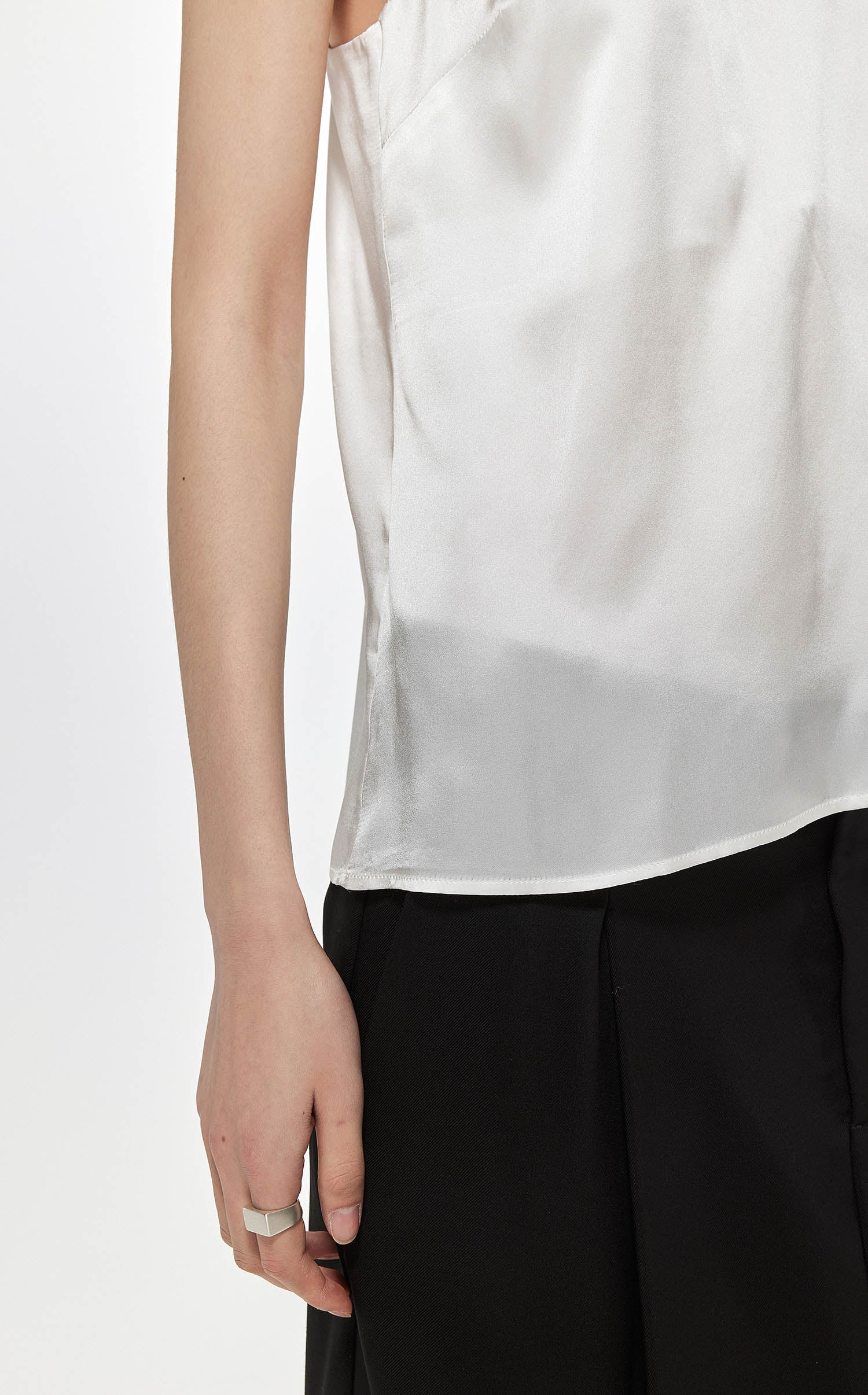 Vest / JNBY Mulberry Silk V-Neck Camisole