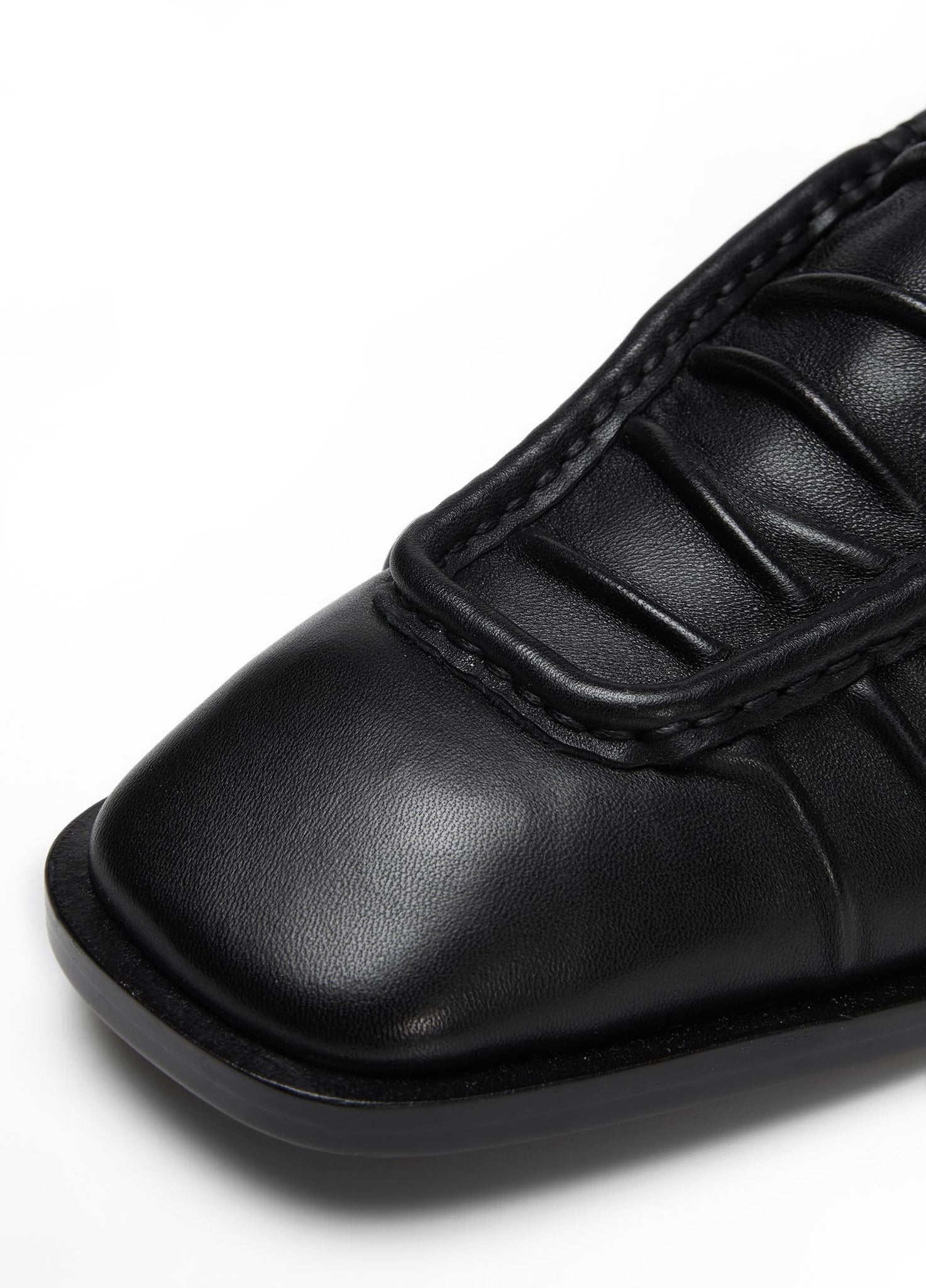 Shoes / JNBY Pointed Leather Slippers